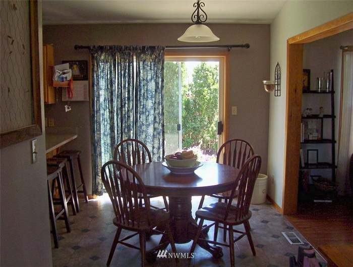 152 Ivy Street Northeast - Photo 4 of 15