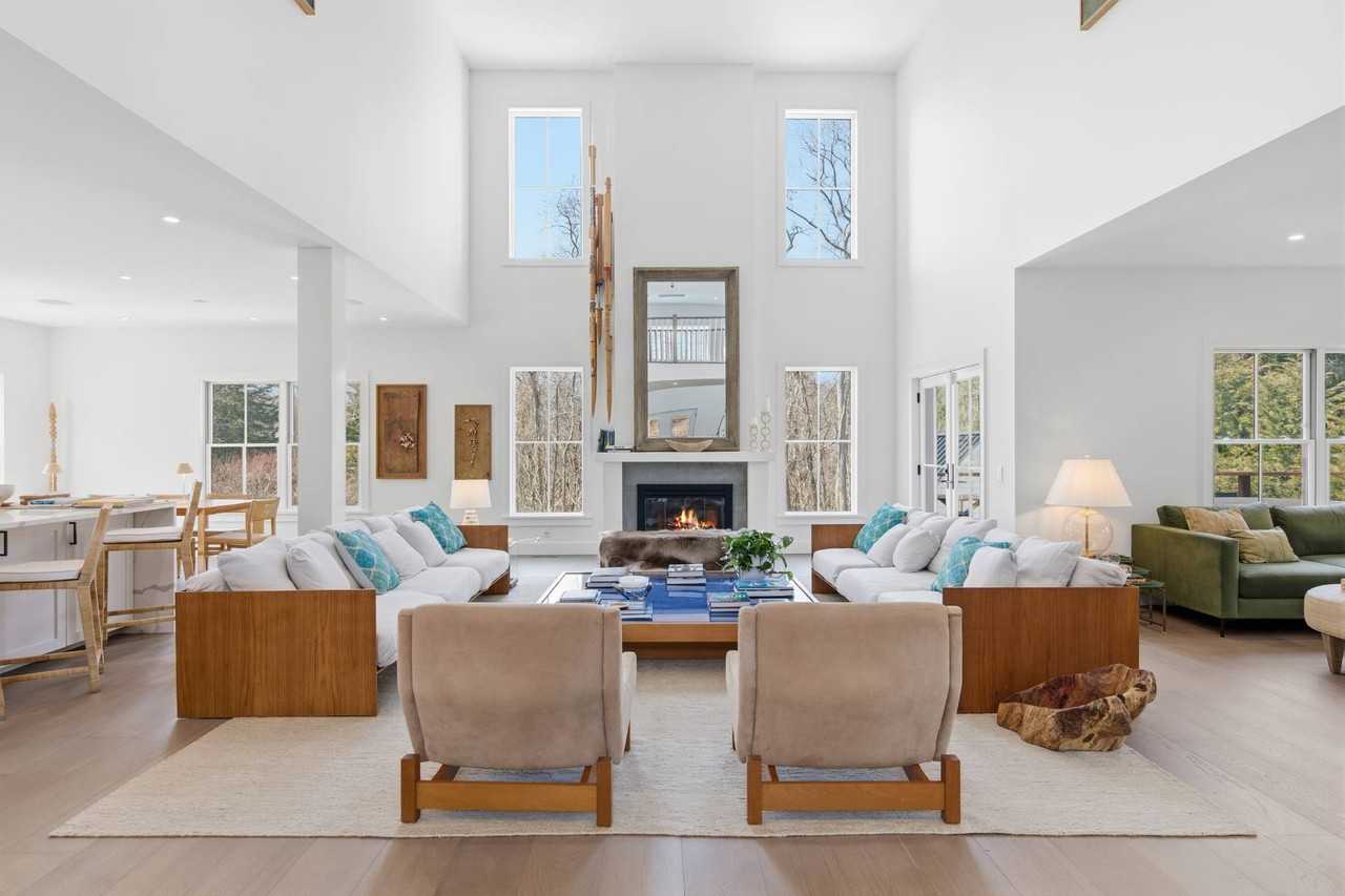 9 Kings Ln - Photo 3 of 30