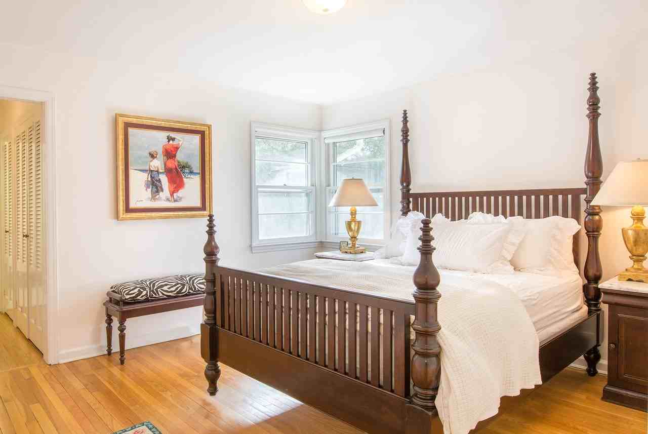 33 Apaquogue Rd - Photo 7 of 9