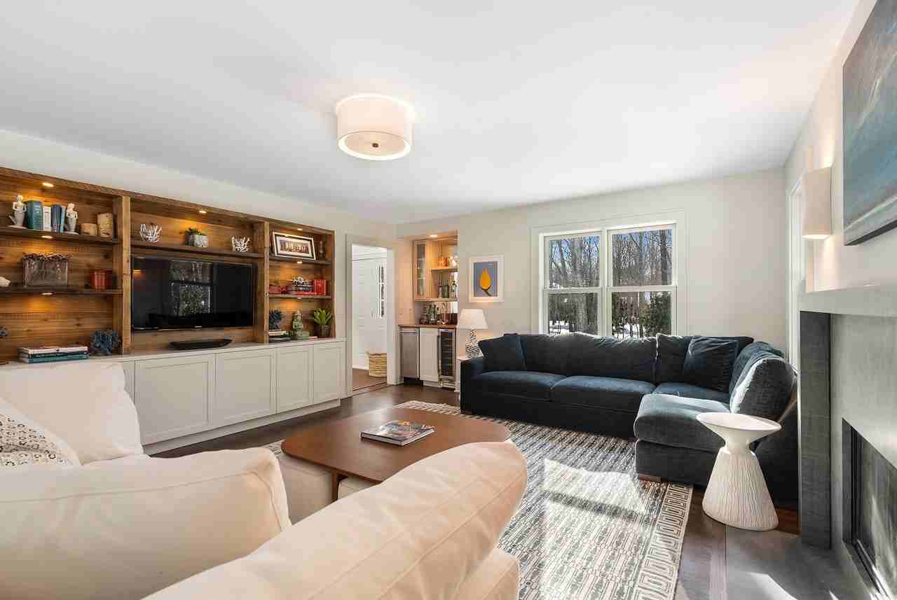 19 Dawnwood Ln - Photo 3 of 30