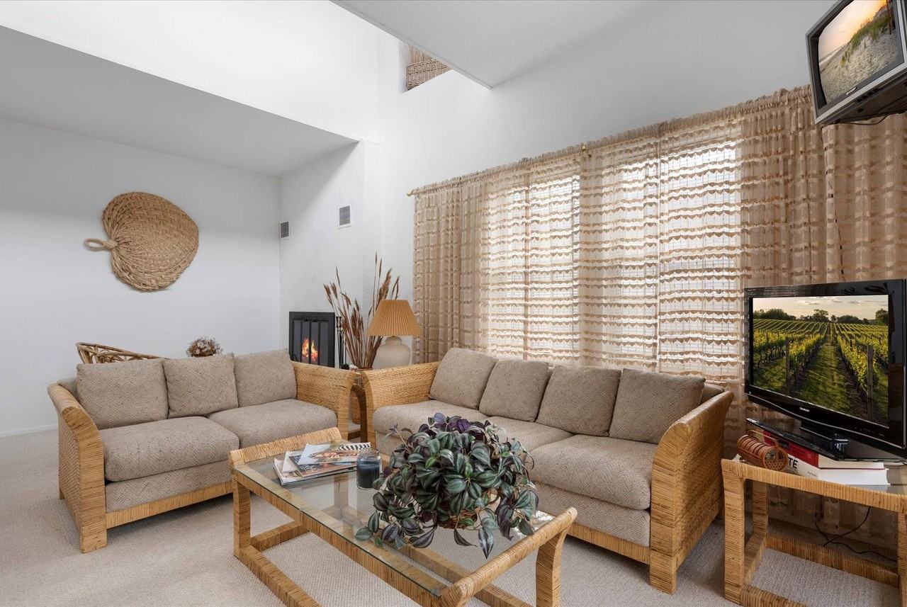 30 Little Neck Rd - Photo 3 of 20