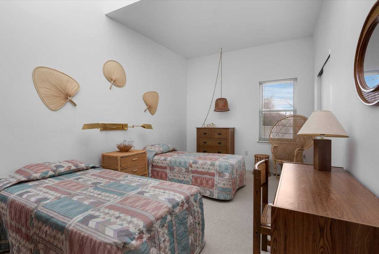 30 Little Neck Rd - Photo 4 of 20