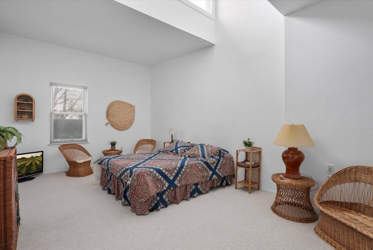 30 Little Neck Rd - Photo 5 of 20