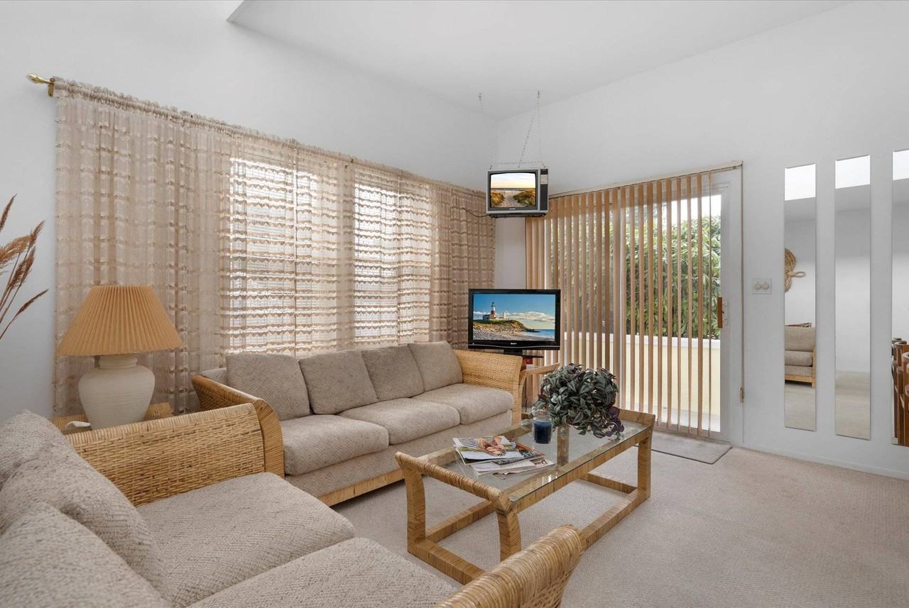 30 Little Neck Rd - Photo 7 of 20