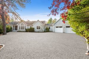 featured image of 492 492 East Hampton Sag Harbor Turnpike