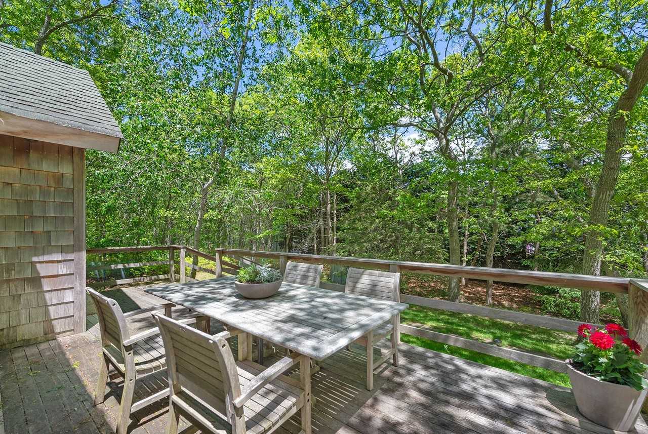 809 Edge Of Woods Rd - Photo 3 of 20