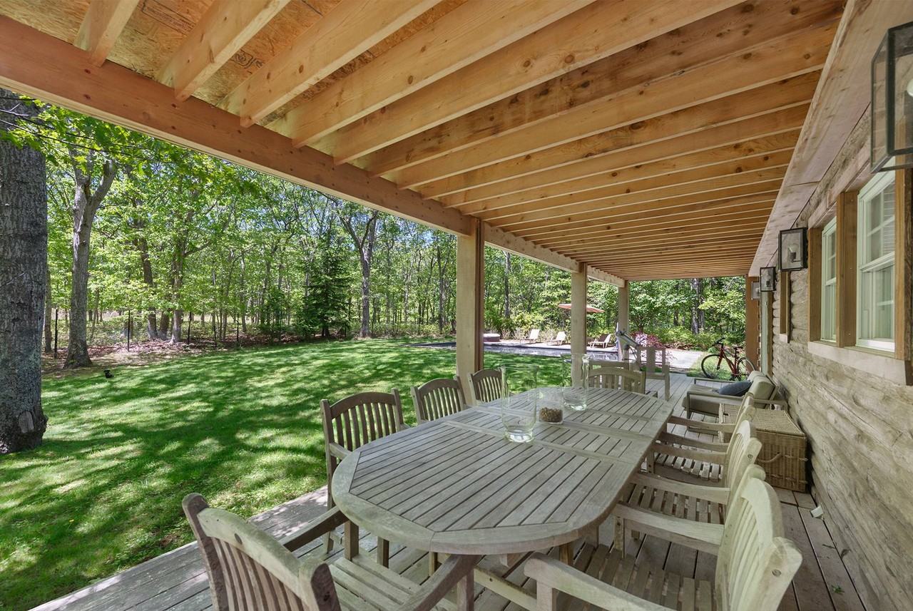 809 Edge Of Woods Rd - Photo 4 of 20