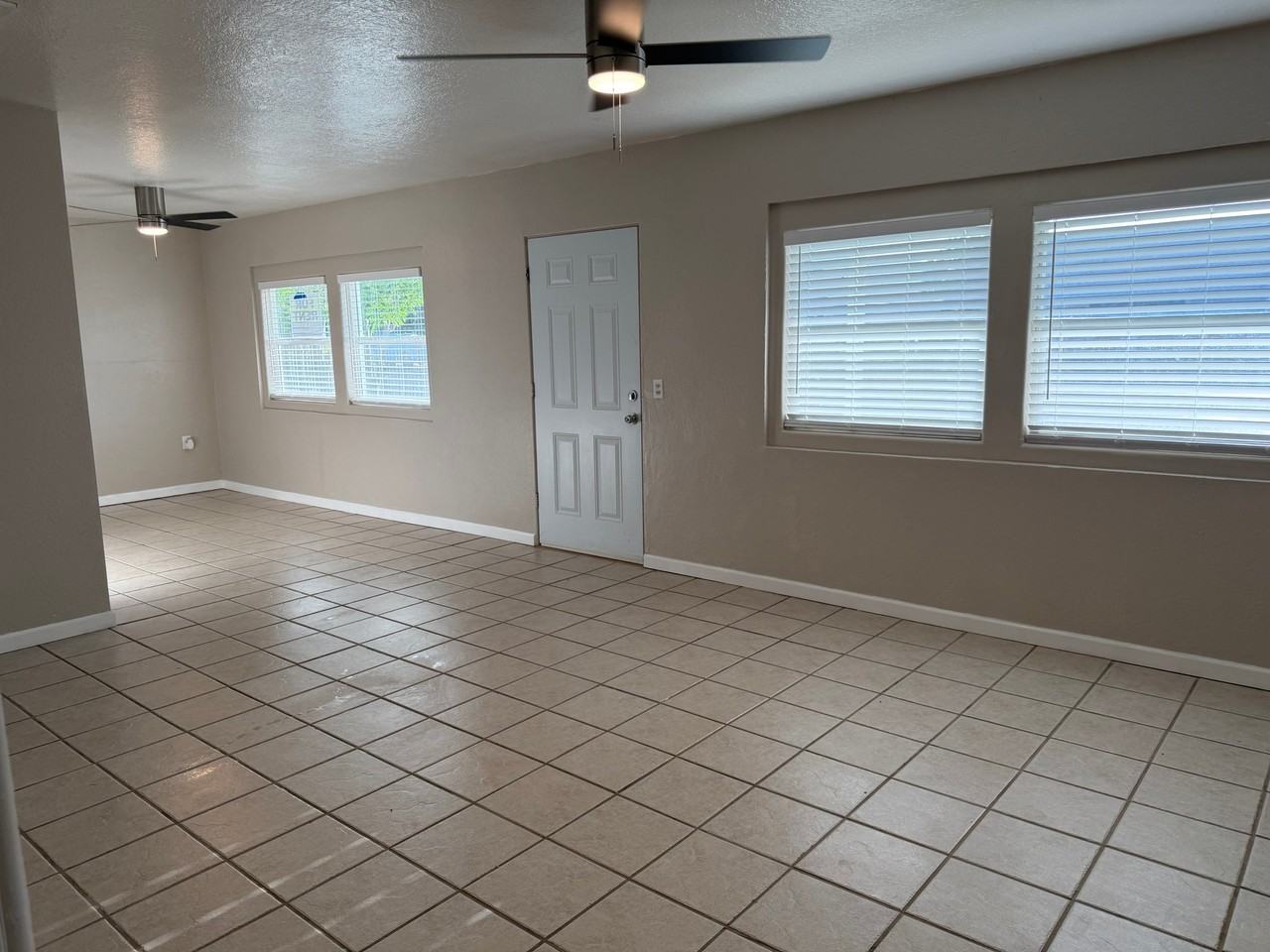 1803 S 8th Ave - Photo 2 of 13