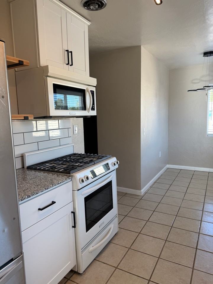 1803 S 8th Ave - Photo 5 of 13