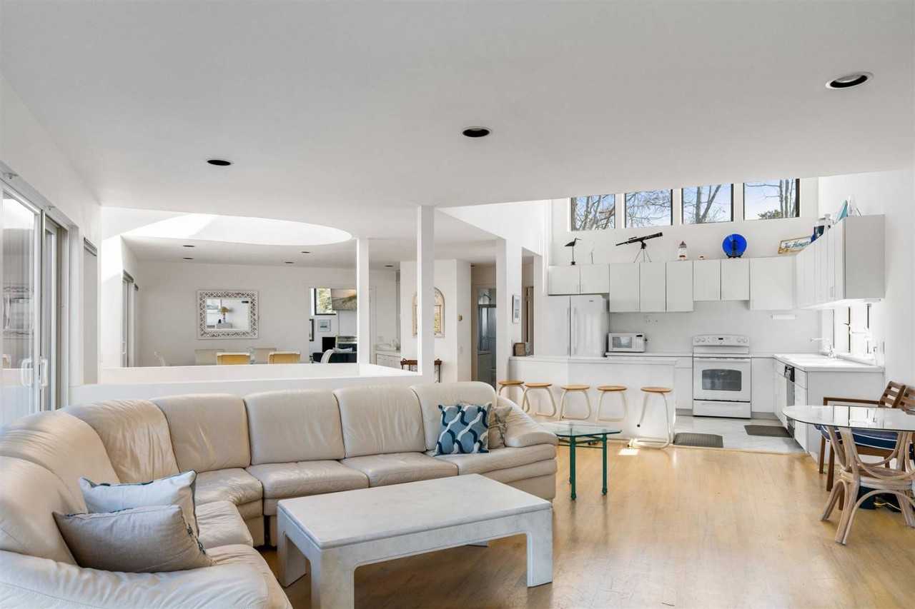 86 Inlet Rd E - Photo 6 of 20