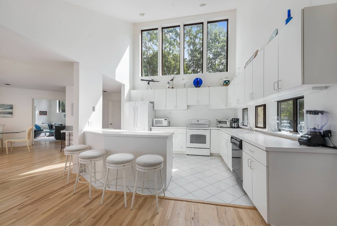 86 Inlet Rd E - Photo 7 of 20