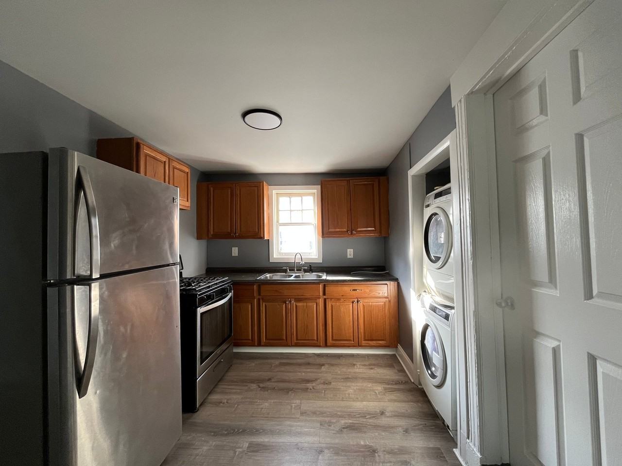 683 State St - Photo 3 of 11