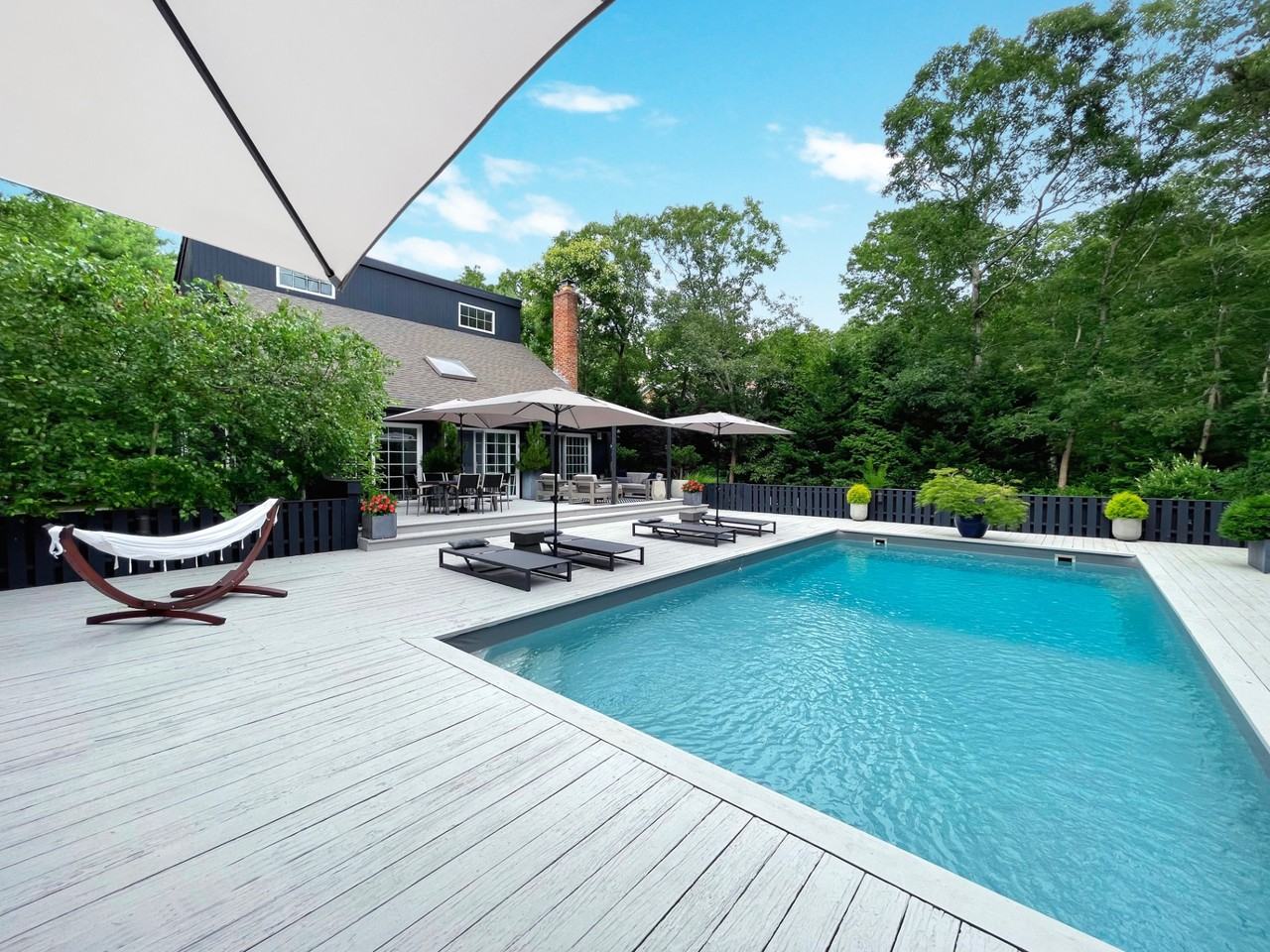 22 Montauk Ave - Photo 3 of 13