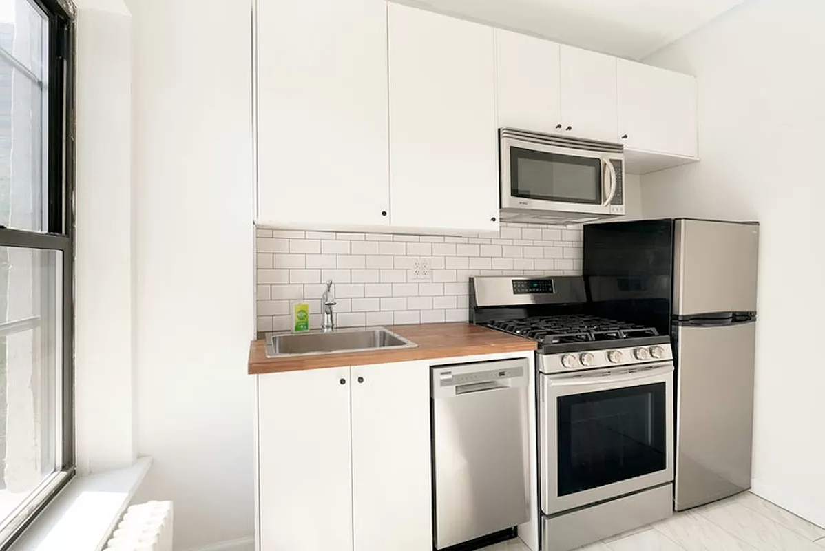 252 Lafayette Ave #3 - Photo 4 of 5