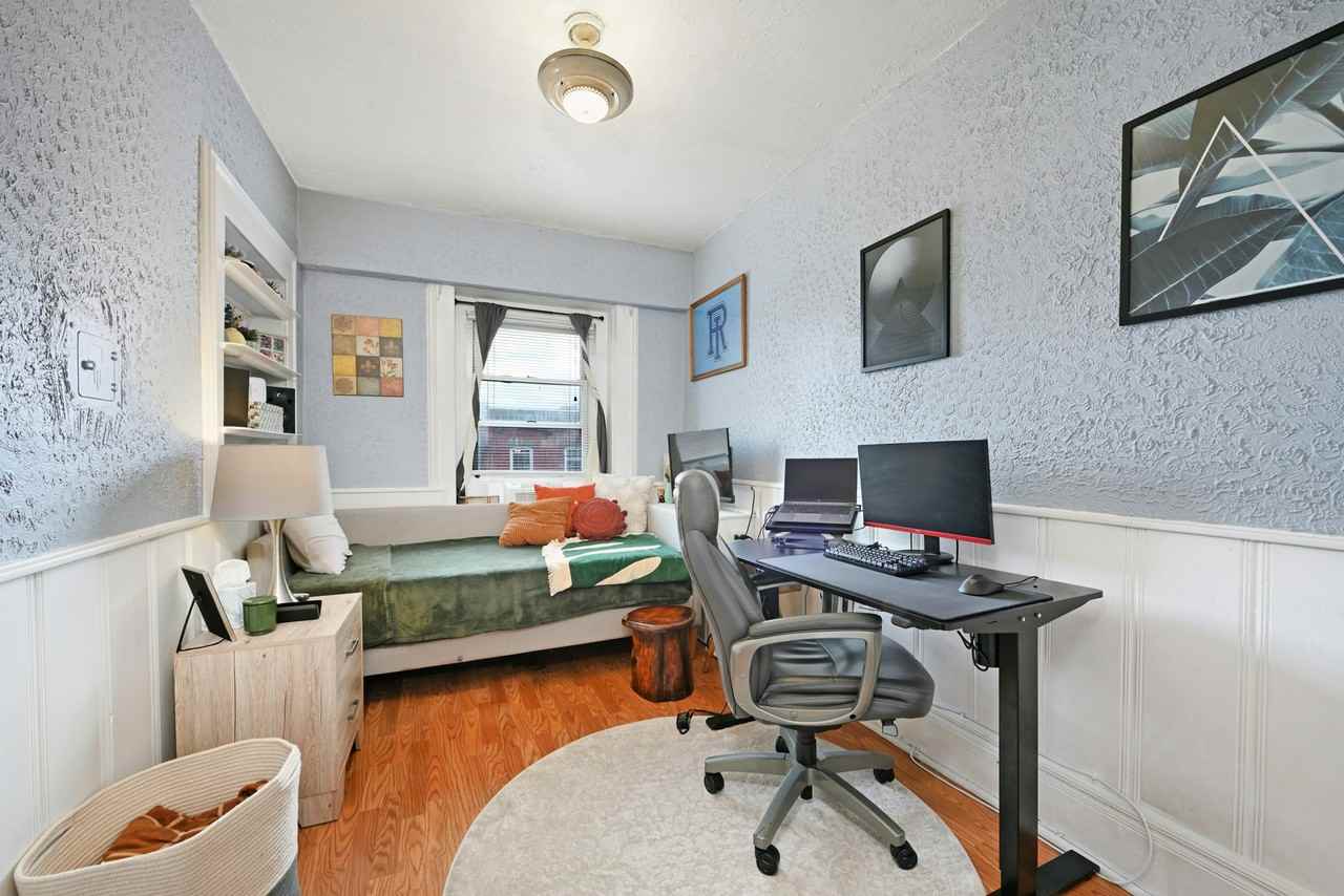 902 Park Ave #4 - Photo 3 of 13