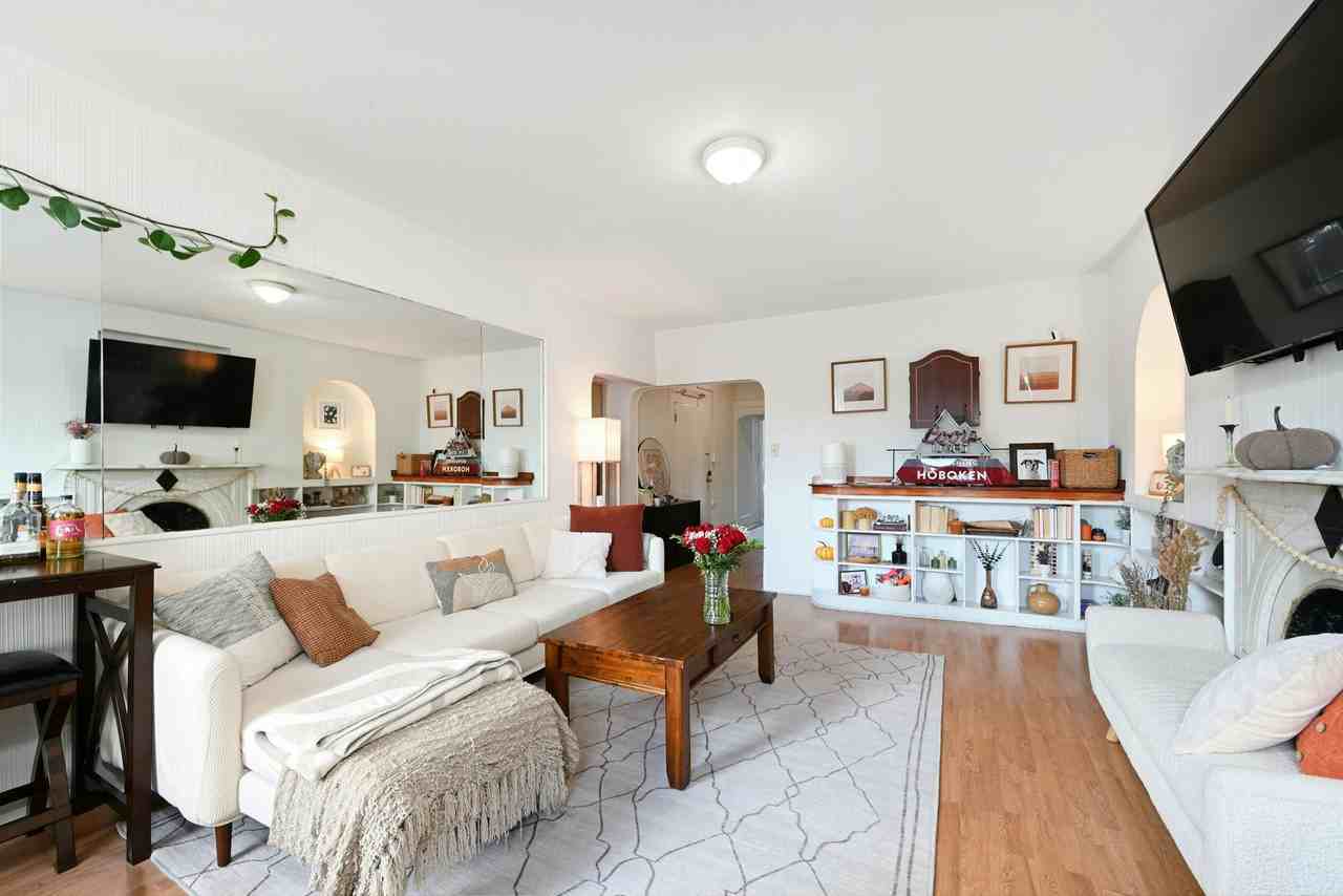 902 Park Ave #4 - Photo 4 of 13