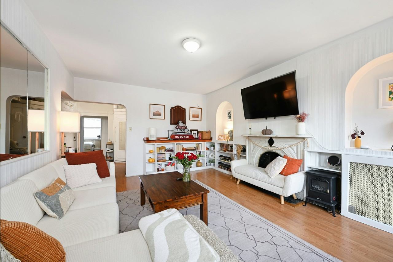 902 Park Ave #4 - Photo 5 of 13