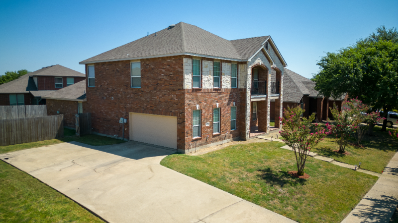 1739 Summerwood Ln - Photo 3 of 35