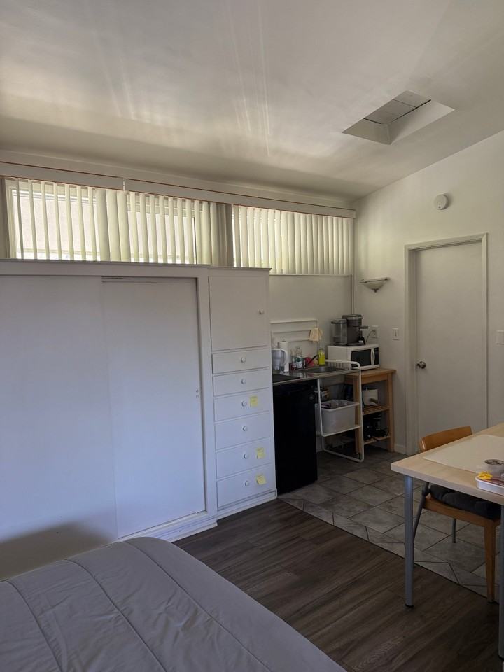 9918 Mollyknoll Ave - Photo 3 of 15