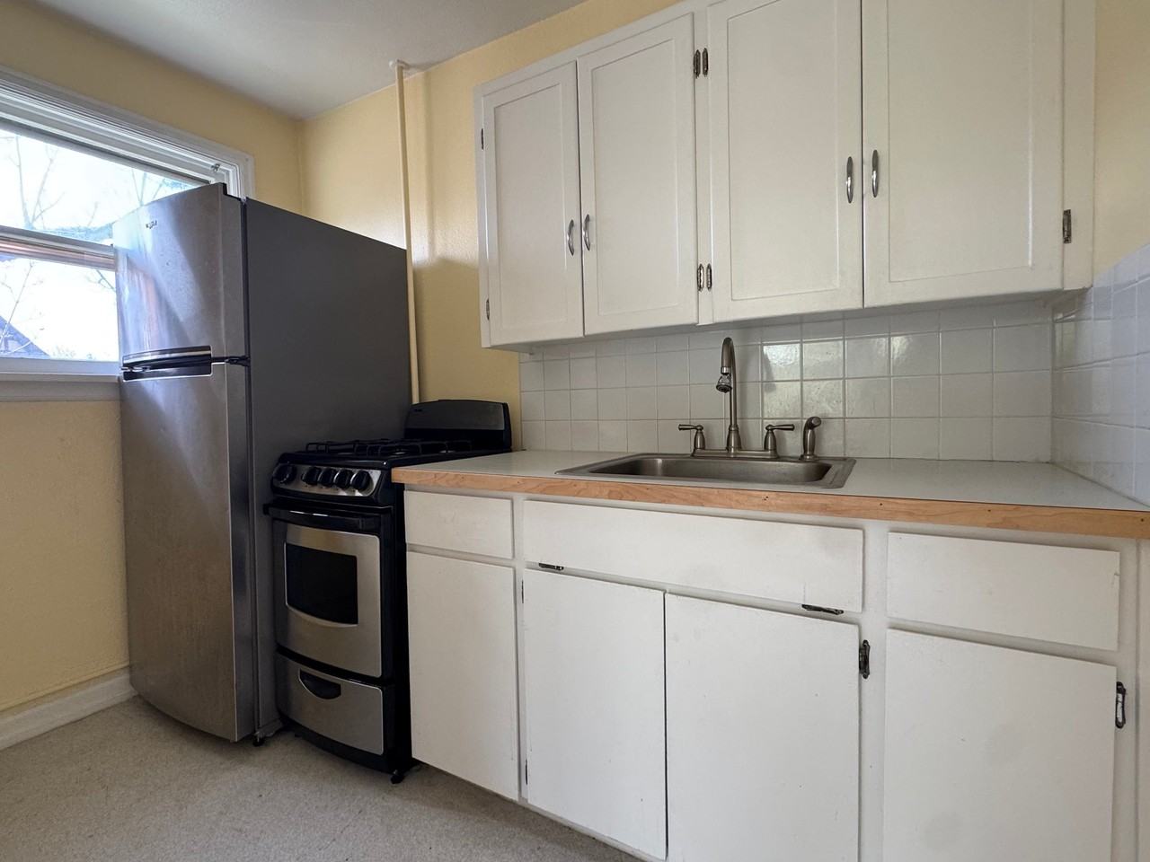 2028 W Pacific Ave #4 - Photo 3 of 6