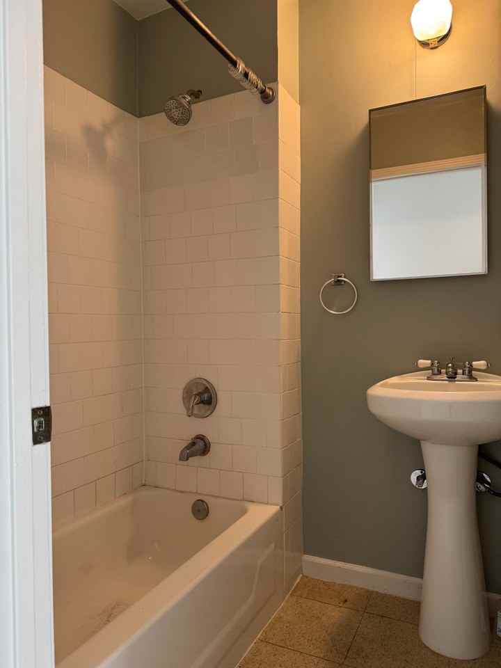 2028 W Pacific Ave #4 - Photo 6 of 6