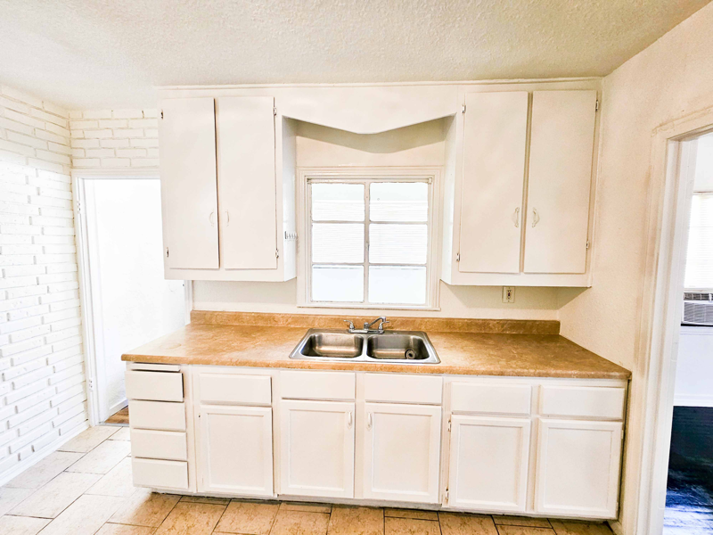 205 N 13th St #205 - Photo 3 of 8