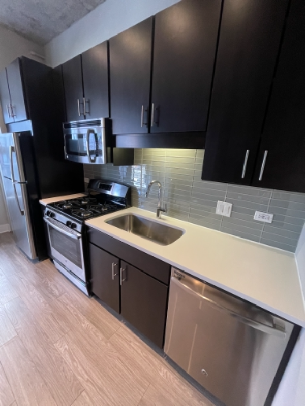 883 S Clark St - Photo 7 of 15