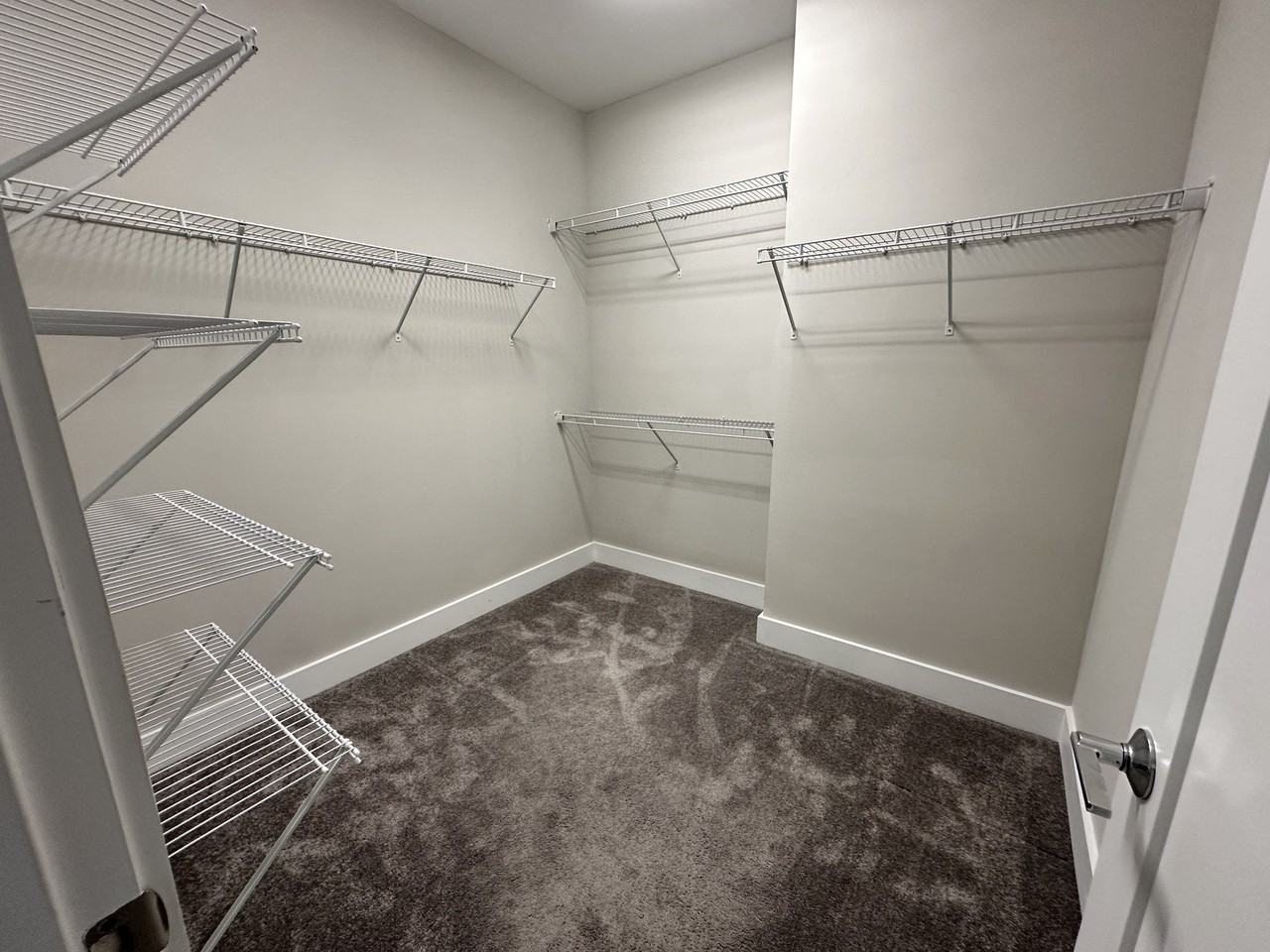 16042 Roscoe Ln - Photo 6 of 8