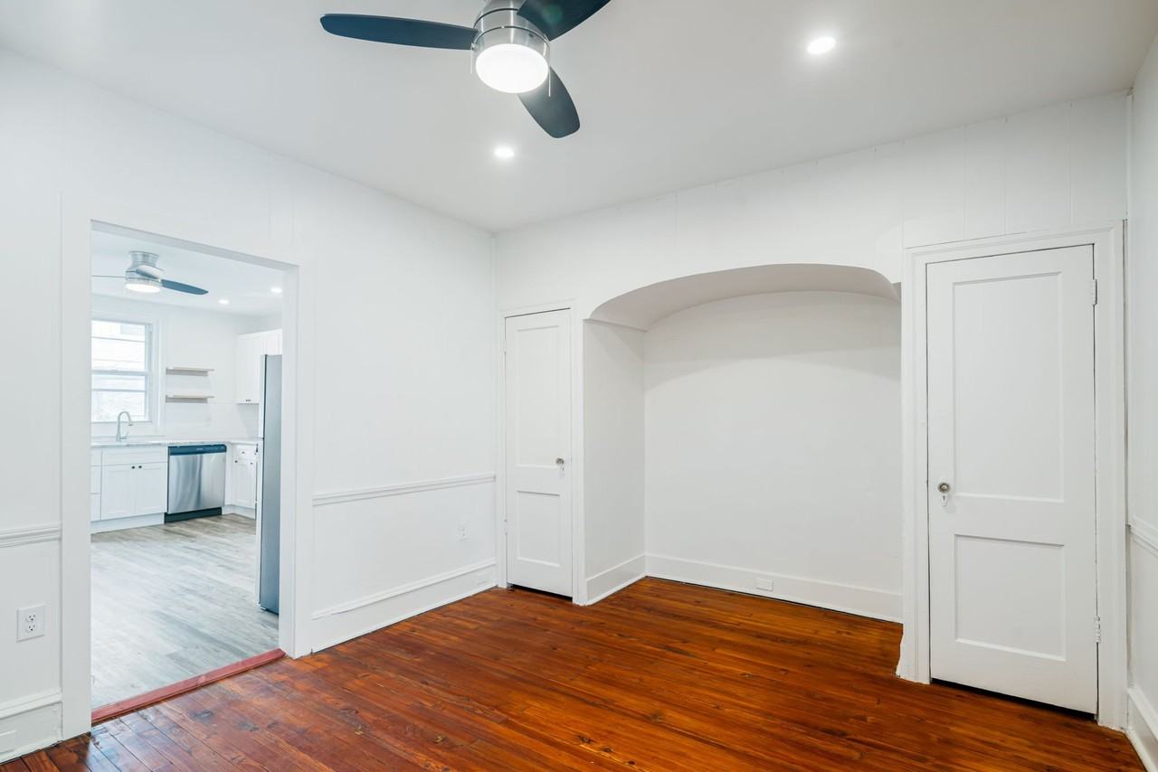 6018 Irving St - Photo 4 of 20