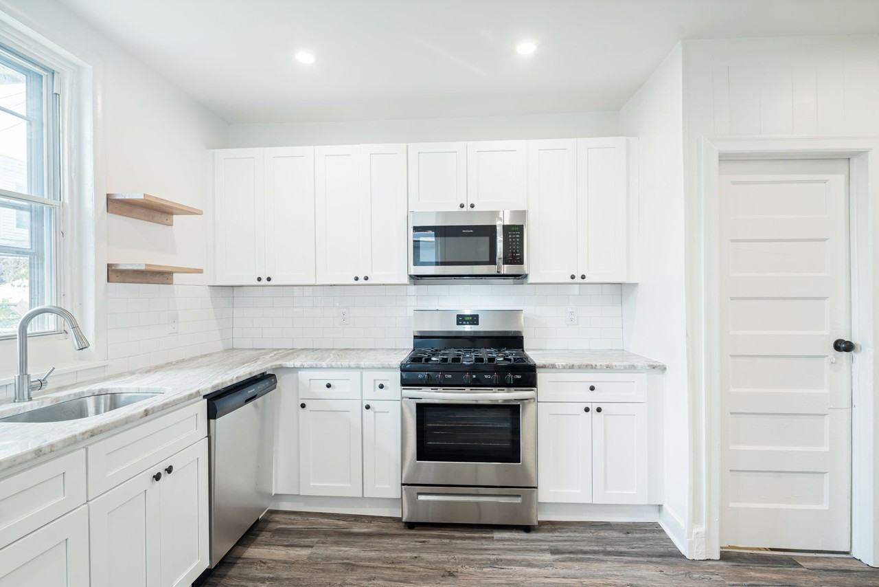 6018 Irving St - Photo 7 of 20