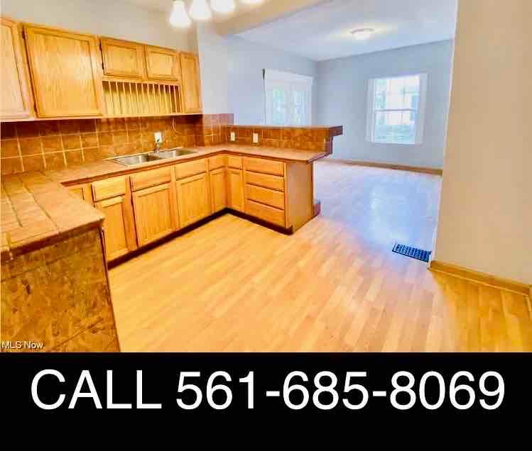 559 Dayton St - Photo 4 of 18