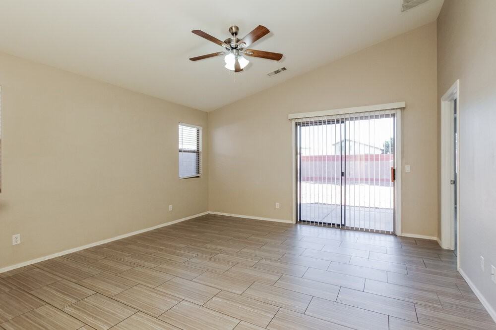 2525 S 109th Dr - Photo 4 of 19