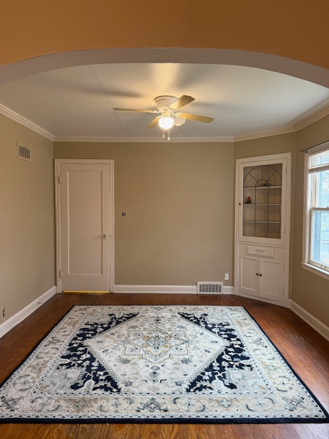 405 S Hine Ave - Photo 2 of 10