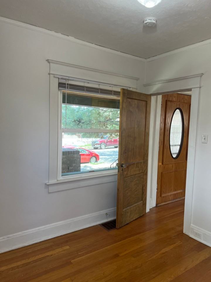 821 Harrison St - Photo 3 of 19