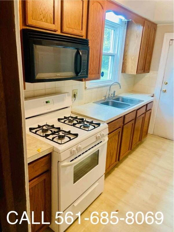 685 Longview Ave - Photo 3 of 16