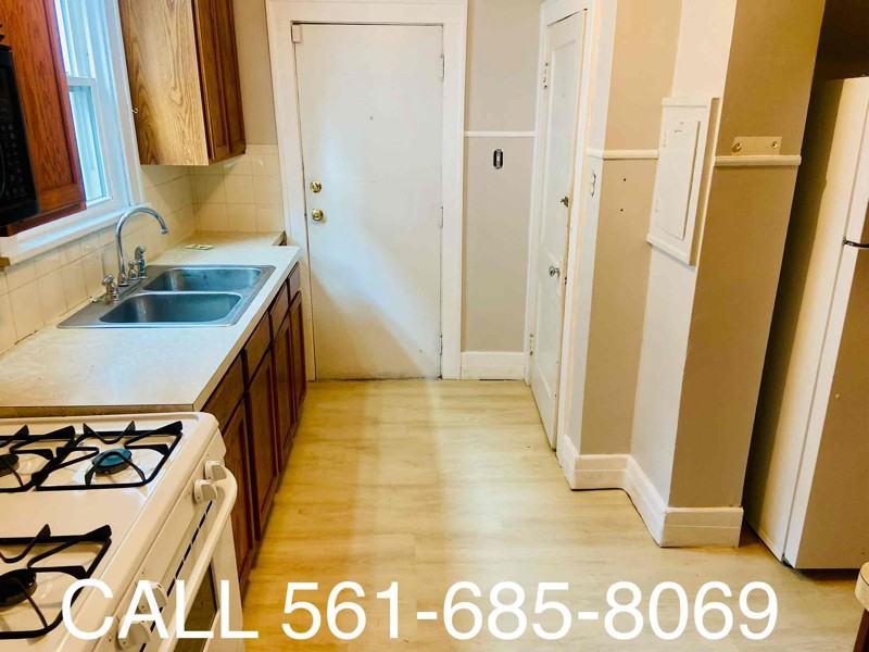 685 Longview Ave - Photo 4 of 16