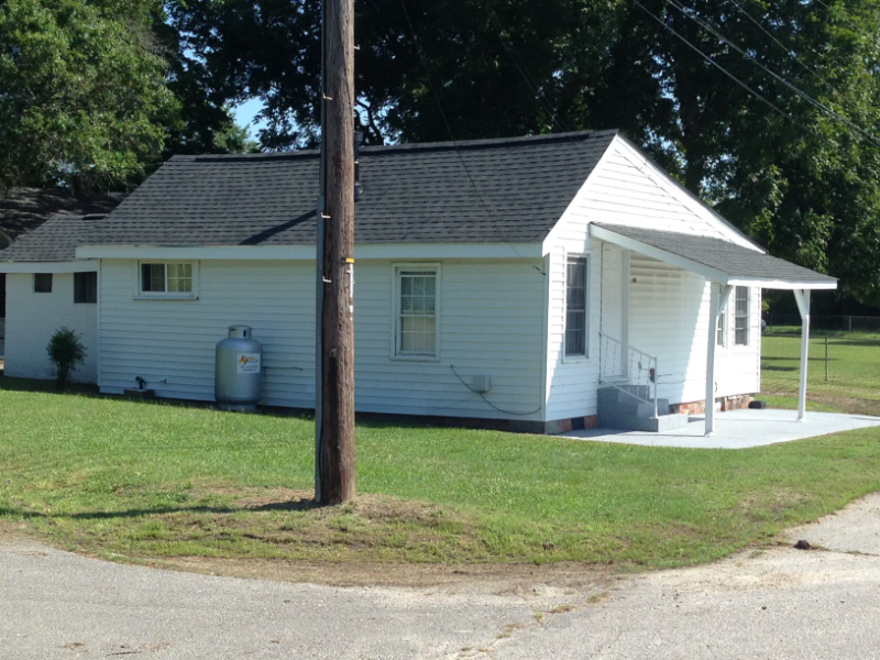 401 N Railroad St - Photo 2 of 18