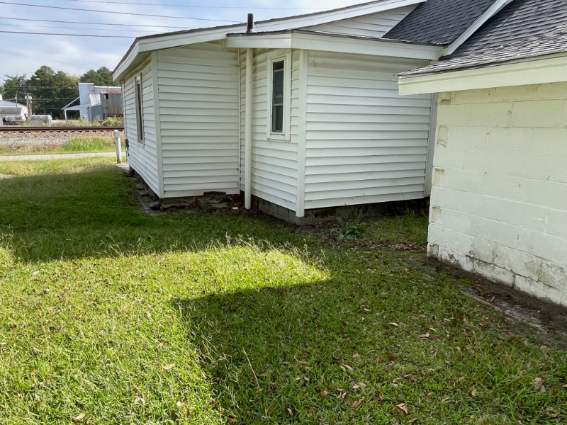 401 N Railroad St - Photo 3 of 18