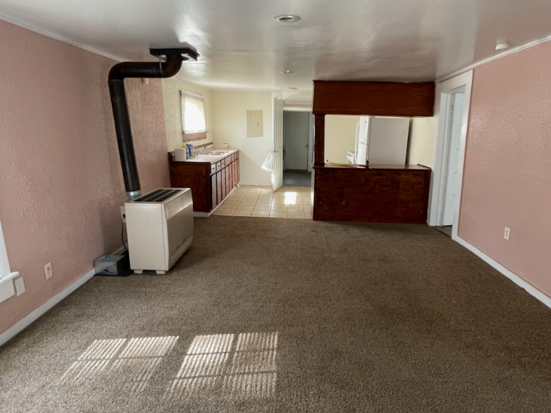 401 N Railroad St - Photo 7 of 18