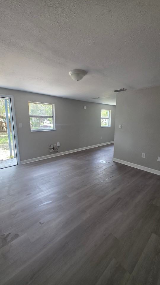 101 S Forest St #1 - Photo 3 of 18