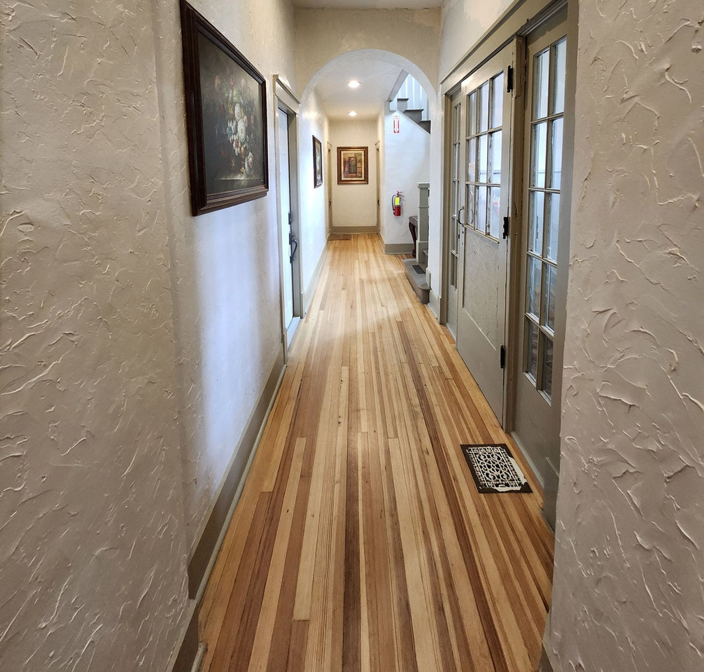 1000 Carteret Ave #4 - Photo 2 of 23