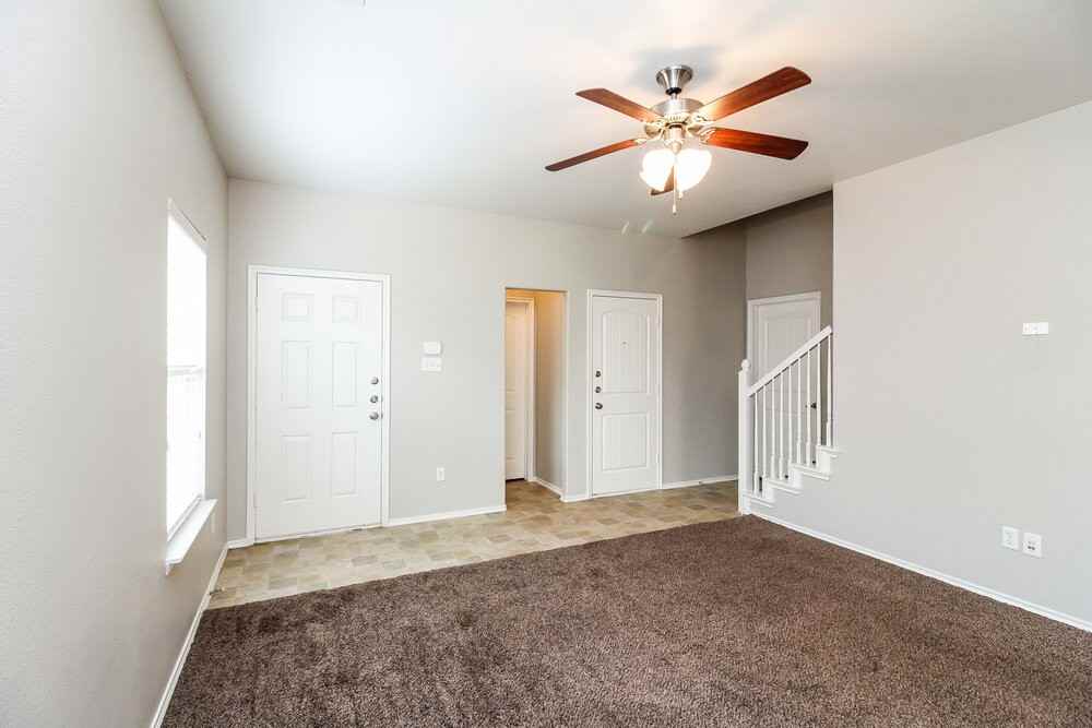 2005 Blakehill Dr - Photo 2 of 16