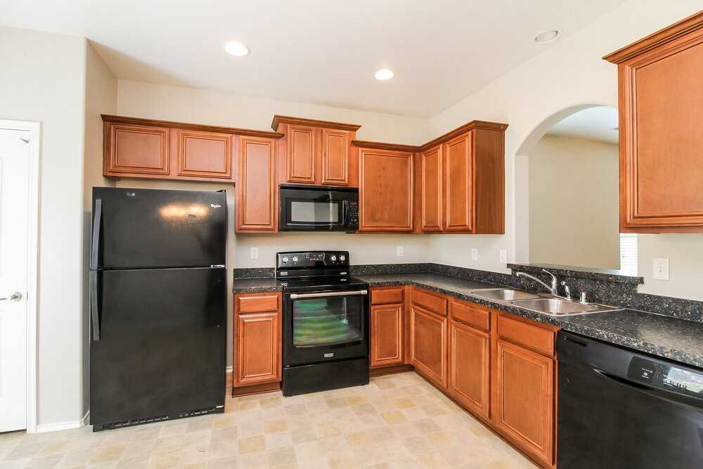 2005 Blakehill Dr - Photo 4 of 16