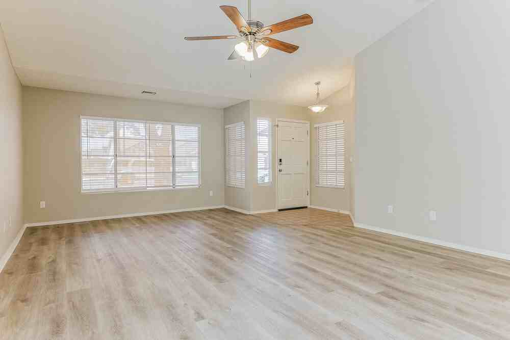 4526 E Towne Ln - Photo 4 of 19