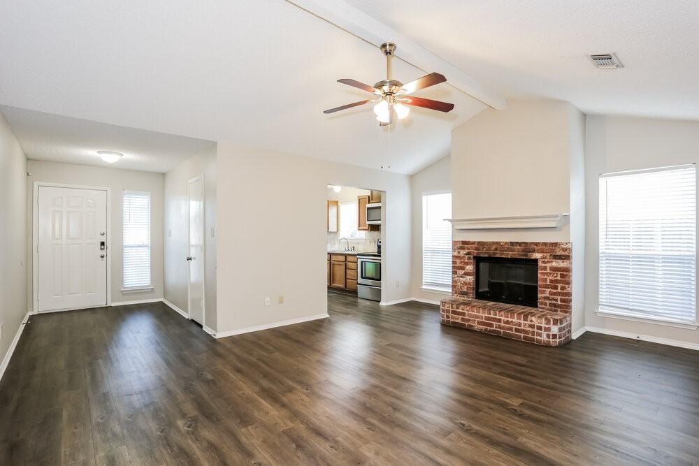 7320 Laurelhill Ct S - Photo 3 of 19