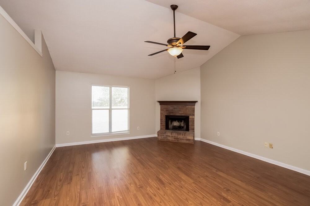10378 Yates Dr - Photo 3 of 15