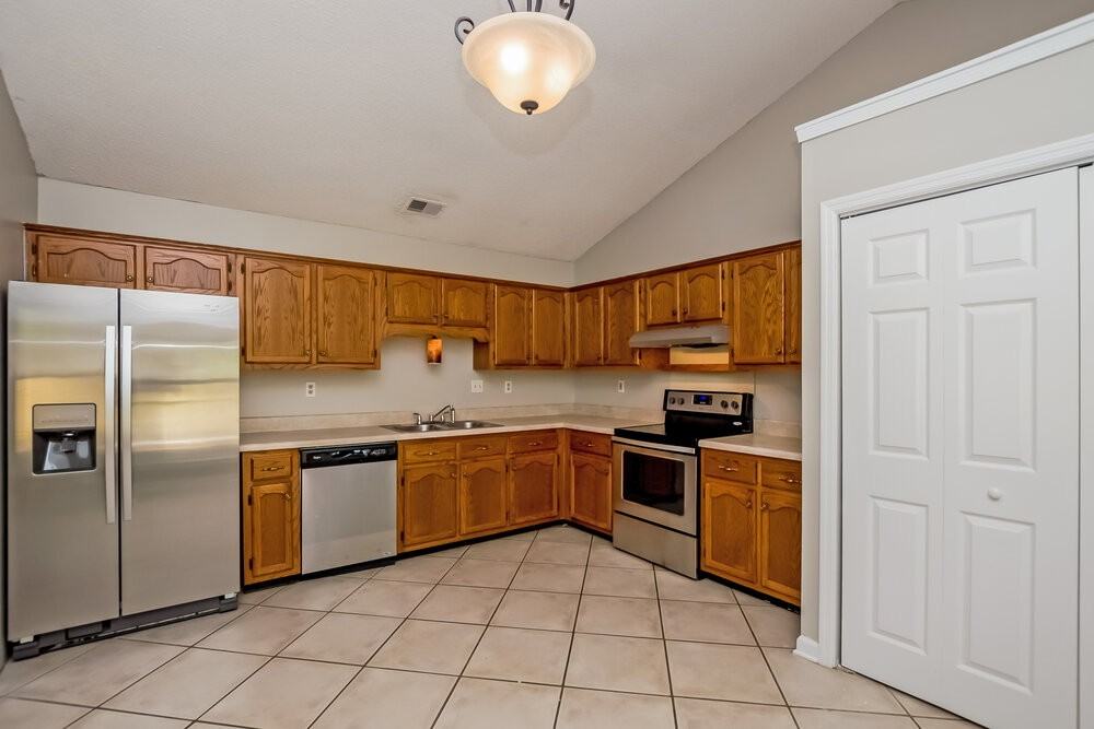 10378 Yates Dr - Photo 5 of 15