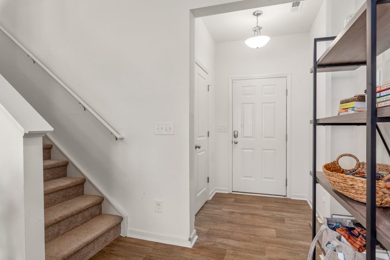 128 Mooring Dr - Photo 2 of 18