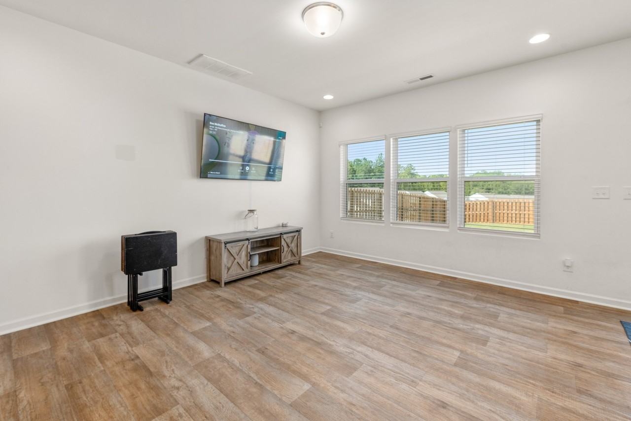 128 Mooring Dr - Photo 3 of 18