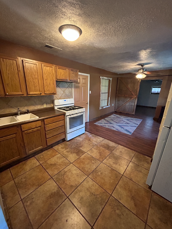 202 Bois D Arc St #2 - Photo 2 of 9